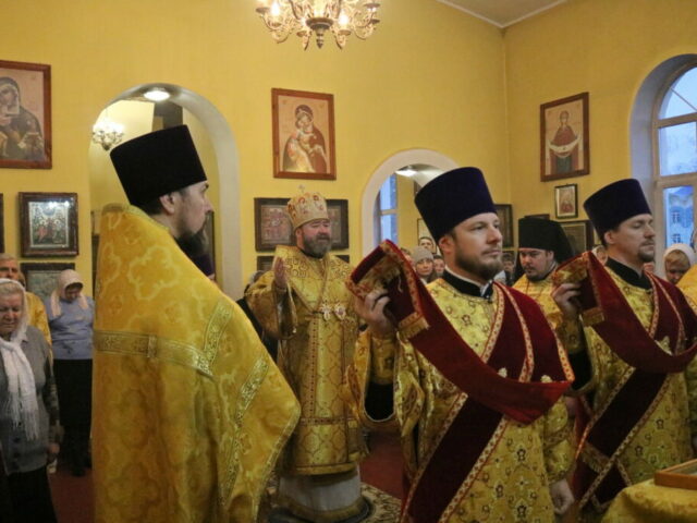 Архиерейское богослужение в Неделю 32-ю по Пятидесятнице