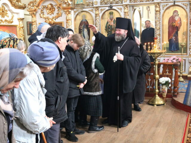 Епископ Софроний совершил Литургию Преждеосвященных Даров в поселке Ивня