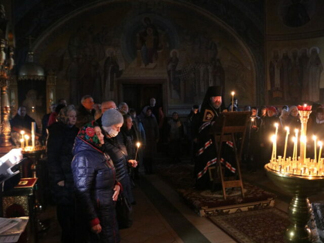В четверг первой седмицы Великого поста епископ Софроний совершил повечерие с чтением покаянного канона