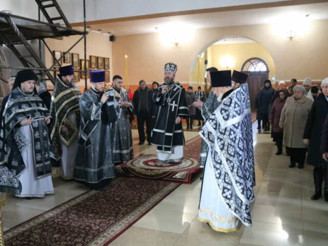 Литургия Преждеосвященных Даров  в храме Новомучеников и исповедников Белгородских города Строитель