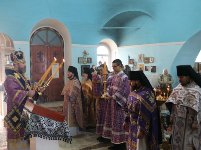 В субботу первой седмицы Великого поста епископ Софроний совершил Литургию в Покровском храме села Шопино