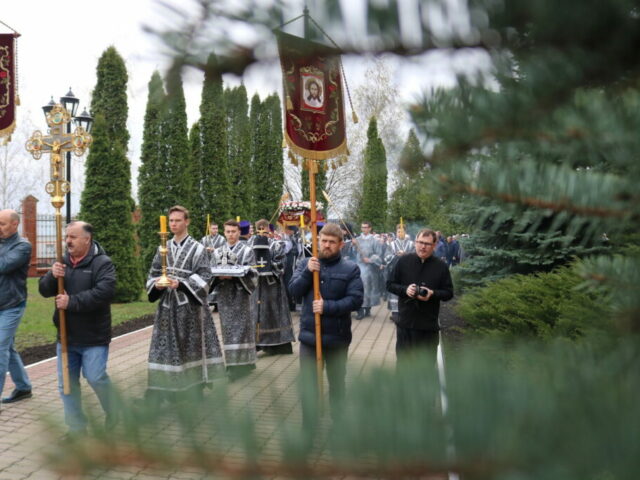 Архиерейское богослужение в Великую Преблагословенную субботу