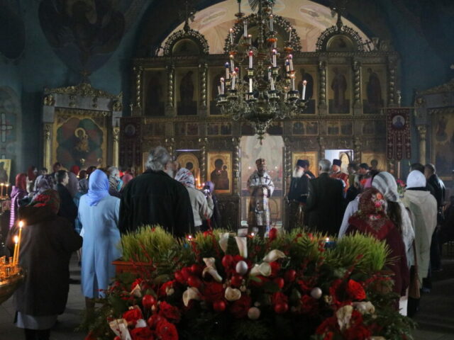 В Светлую субботу епископ Софроний посетил пос. Ракитное