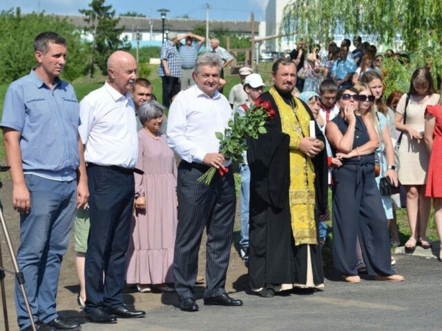 Благочинный округа присутствовал на открытии нового пешеходного моста