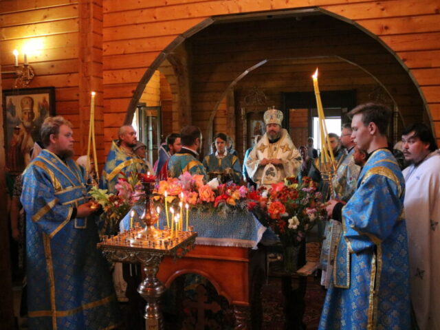 В храме в честь иконы Божией Матери «Всех скорбящих Радость» совершено архиерейское богослужение