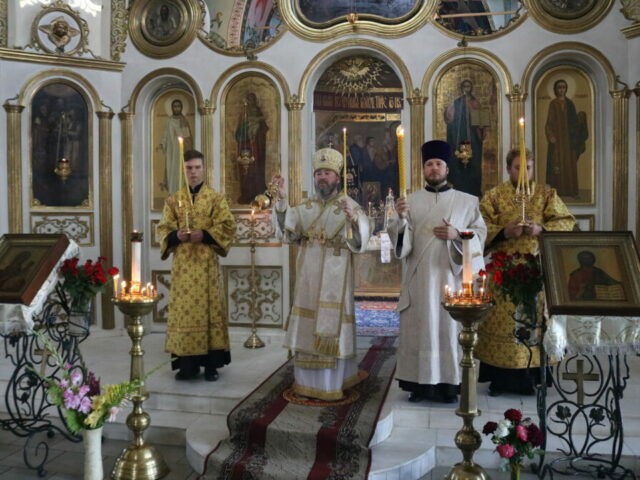 Епископ Софроний совершил всенощное бдение в храме Архангела Михаила села Осколец