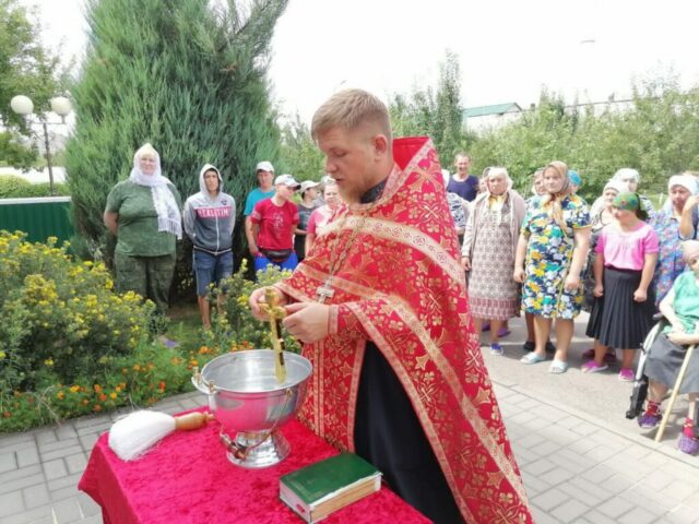 Молебен в психоневрологическом интернате