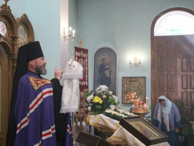Преосвященный владыка совершил Литургию в селе Гора-Подол