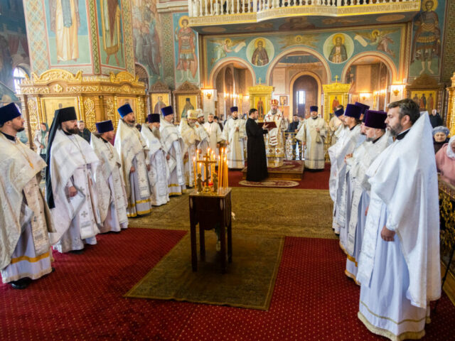 Архиерейское богослужение в день поминовения всех православных христиан, безвинно богоборцами убиенных или безвинно пребывавших в заключении