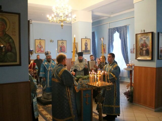 Епископ Софроний совершил всенощное бдение в канун праздника Покрова Пресвятой Богородицы