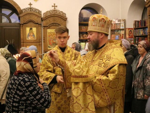 В канун 21-й Недели по Пятидесятнице епископ Софроний совершил всенощное бдение