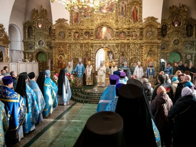 В Неделю 22-ю по Пятидесятнице епископ Софроний сослужил за Литургией в Раифском Богородицком монастыре