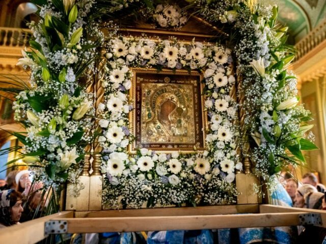 В праздник Казанской иконы Божией Матери епископ Софроний принял участие в торжествах в Казани