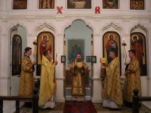 В Неделю 24-ю по Пятидесятнице епископ Софроний совершил Литургию в селе Архангельское