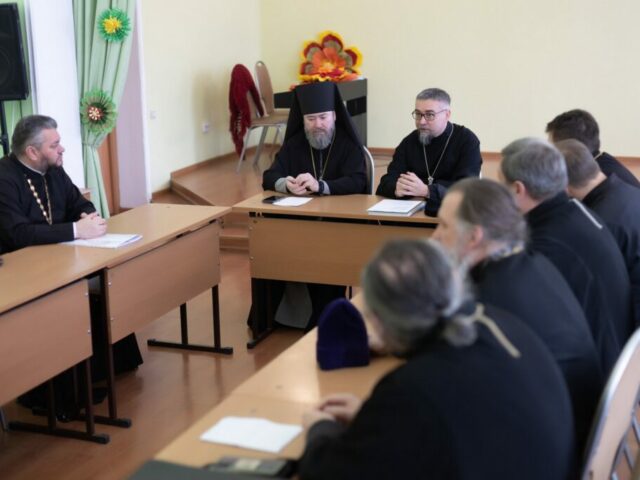 Под председательством Преосвященного епископа Софрония состоялось собрание духовенства 2-го Губкинского благочиния