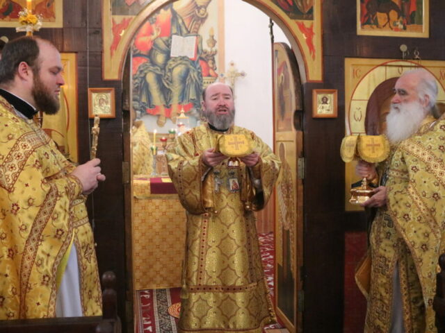 В Неделю 37-ю по Пятидесятнице епископ Софроний совершил Литургию в храме мц. Татианы села Бобрава