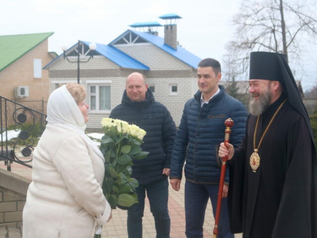 В Неделю о Страшном Суде епископ Софроний совершил Литургию в Успенском храме поселка Пролетарский