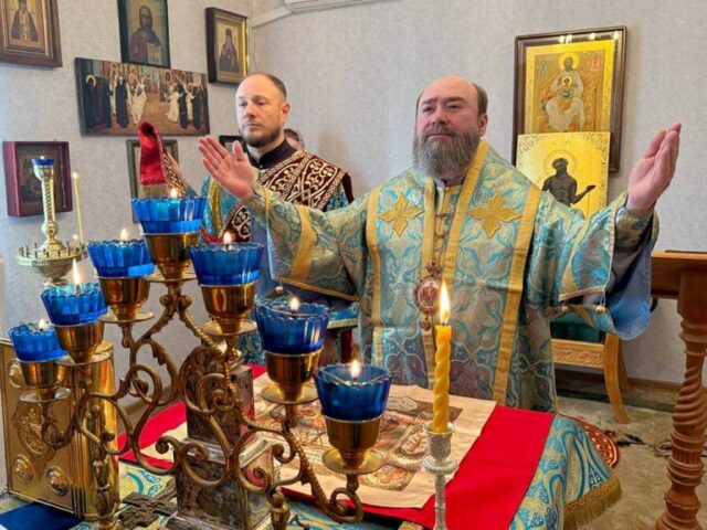В день празднования Державной иконы Божией Матери епископ Софроний совершил Божественную литургию