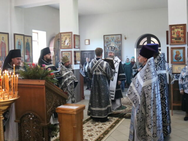 Епископ Софроний совершил Литургию Преждеосвященных Даров в Великий Вторник