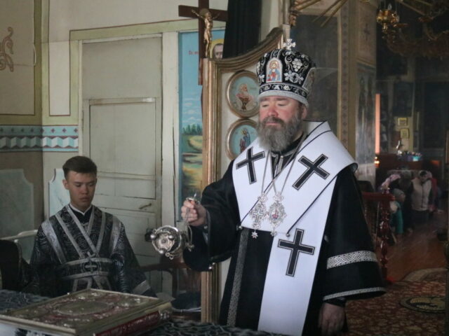В Великую Среду епископ Софроний совершил Литургию Преждеосвященных Даров