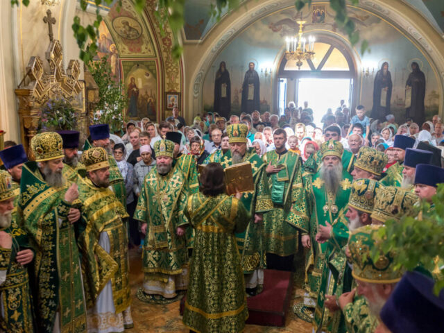 Епископ Софроний и духовенство епархии поздравили Главу митрополии с днем тезоименитства