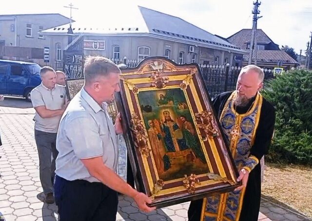 Борисовский храм принял под свой кров спасенные иконы из города Артемовск