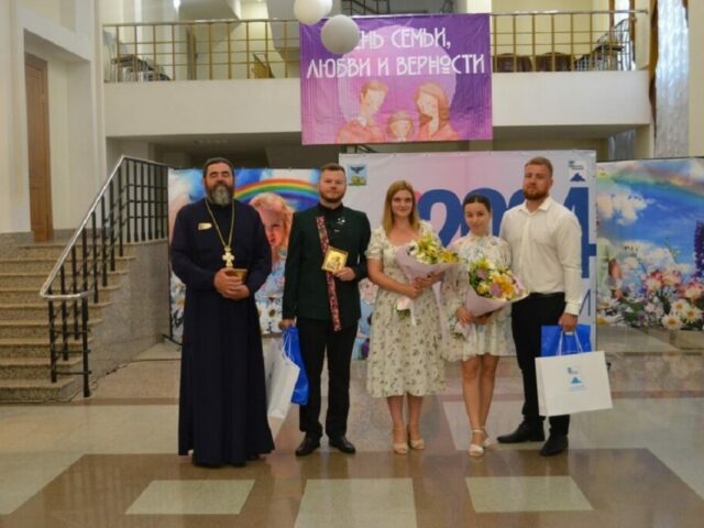 Поздравление семей и награждение в Яковлевском районном доме культуры «Звездный»