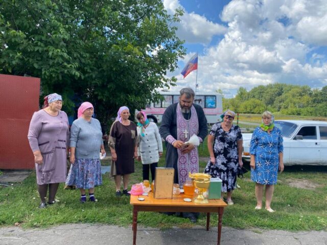 Пастырское окормление сел в первый день Успенского поста