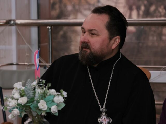 Священник принял участие в праздновании Дня матери
