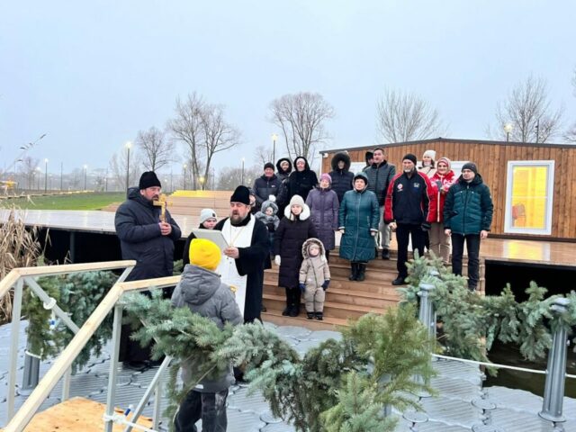 Благочинный 1-го Губкинского округа совершил освящение водоемов