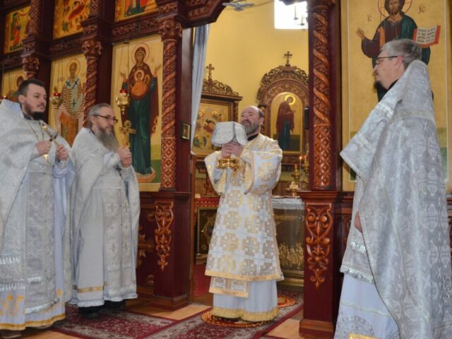 Епископ Софроний совершил Божественную литургию в Красной Яруге