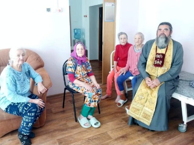 Пастырское посещение пансионата для пожилых