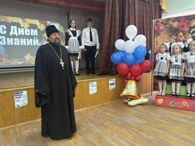 Священнослужители Борисовского благочиния напутствовали школьников перед началом учебного года