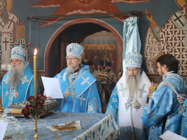 Божественная литургия в день рождения митрополита Белгородского и Старооскольского Иоанна